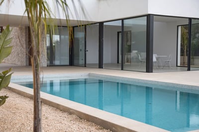 Nach Süden ausgerichtete Neubauvilla in Cala Pi auf Mallorca zu verkaufen