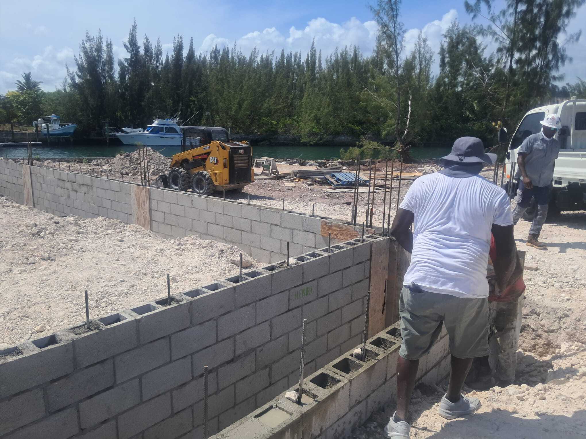 Bauteam am Rohbau direkt am Kanal, Freeport, Grand Bahama